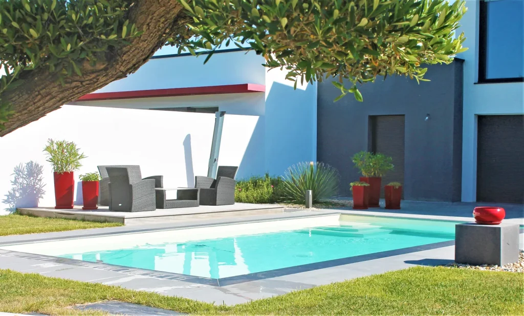 Réalisation de piscine par AB Création, entreprise de création de jardin à Bressuire