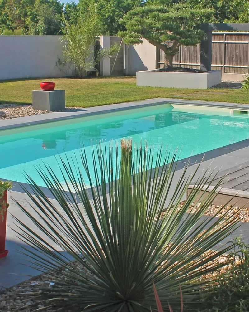 Réalisation de piscine par AB Création, entreprise de création de jardin à Bressuire